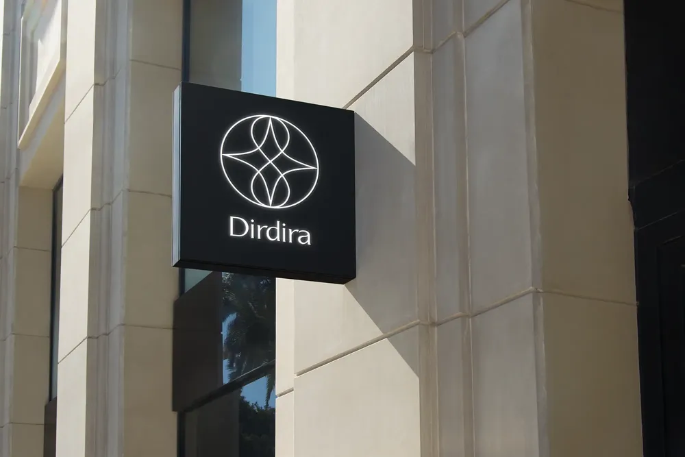 Mockup de un cartel de calle mostrando el logo de la marca Dirdira