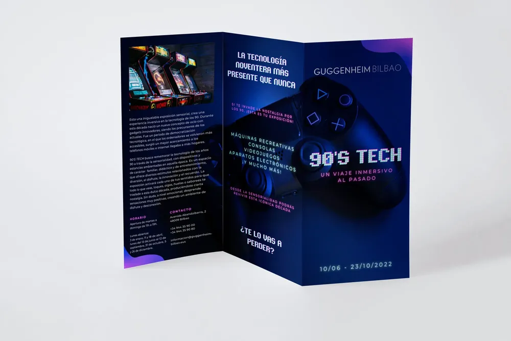 Mockup triptico de un evento de 90's Tech en el Guggenheim bilbao
